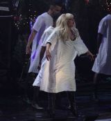 Nom du fichier=Gaga_28729.jpg
Taille du fichier=87Ko
Dimensions : 1000x666
Ajouté le : 11 Décembre 2011 Gaga_28729.jpg