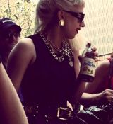 Nom du fichier=gaga_28629.jpg
Taille du fichier=74Ko
Dimensions : 500x700
Ajouté le : 31 Décembre 2011 gaga_28629.jpg
