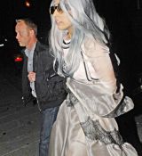 Filename=Lady2BGaga2Bgoes2Bto2BEnglish2Bpub2BOmQLpeOiE-Al.jpg
Filesize=56KiB
Dimensions=387x594
Date added=Oct 24, 2010 Lady2BGaga2Bgoes2Bto2BEnglish2Bpub2BOmQLpeOiE-Al.jpg