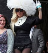 Filename=Lady-Gaga-Walks-with-Arm-Around-Lucky-Little-Monster-2-2010x3097.JPG
Filesize=740KiB
Dimensions=2010x3060
Date added=Oct 09, 2011 Lady-Gaga-Walks-with-Arm-Around-Lucky-Little-Monster-2-2010x3097.JPG