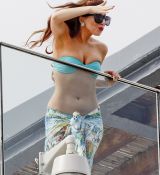 Lady-Gaga-Bikini-Balcony-Brazil10-675x900.jpg