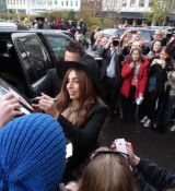 Filename=Lady-Gaga-meeting-fans.jpg
Filesize=55KiB
Dimensions=600x450
Date added=Oct 09, 2012 Lady-Gaga-meeting-fans.jpg